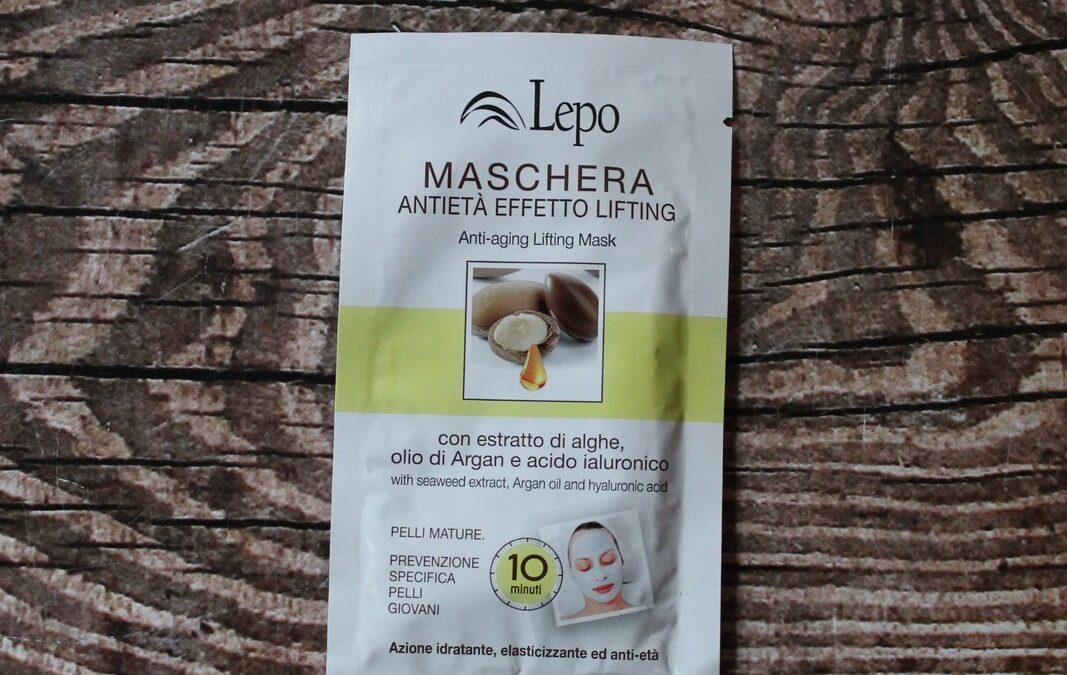 MASCHERA ANTIETÀ EFFETTO LIFTING con estratto di alghe, olio di argan e acido ialuronico